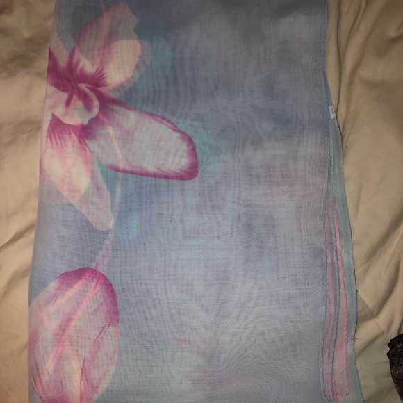 Scarves - Picture 7 of 8